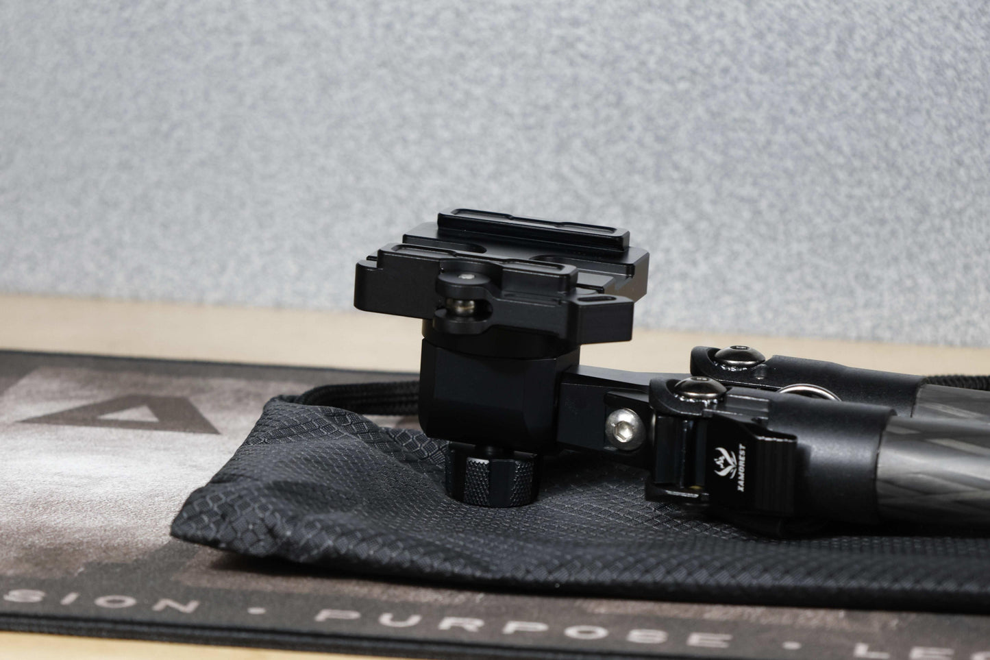 SteadyShot Carbon Bipod